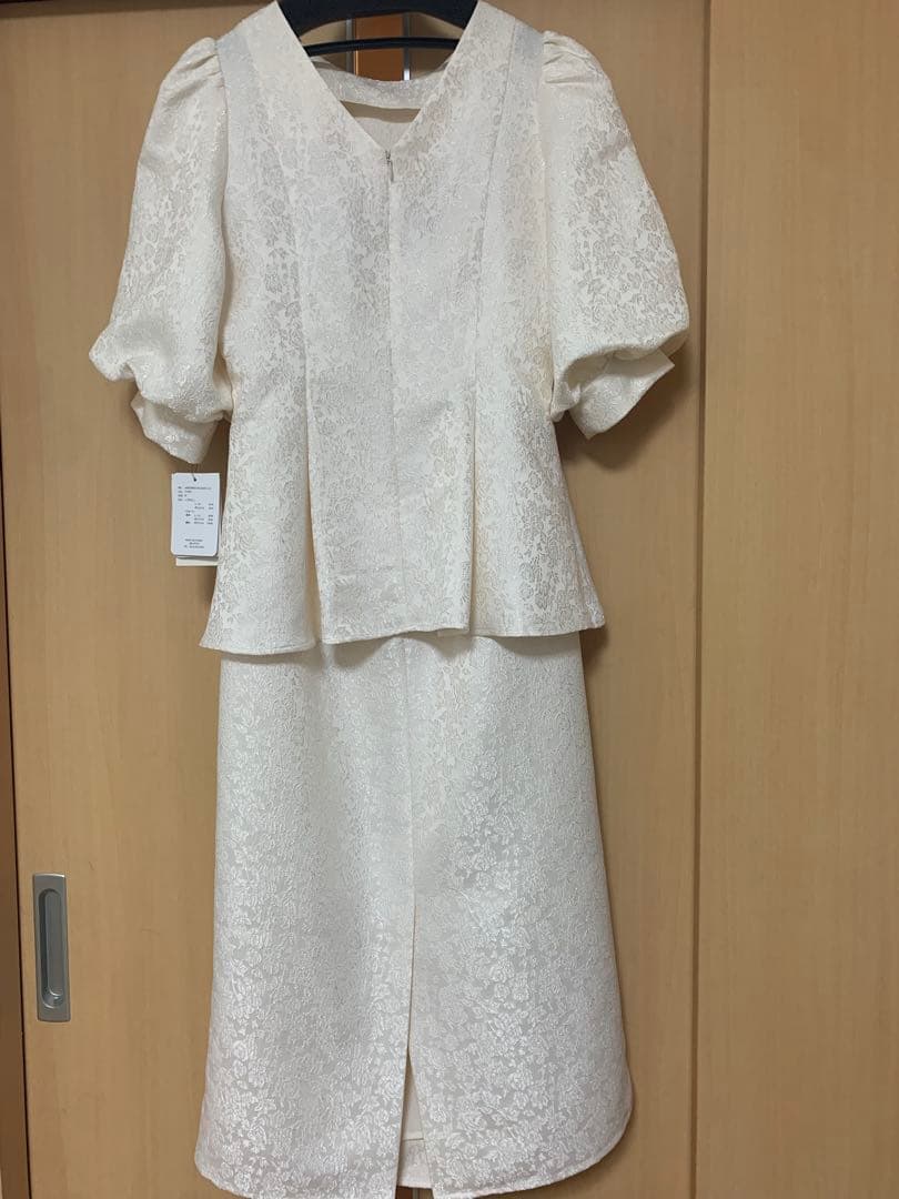 etoll. フラワージャガードセットアップドレス ペプラム　スカート