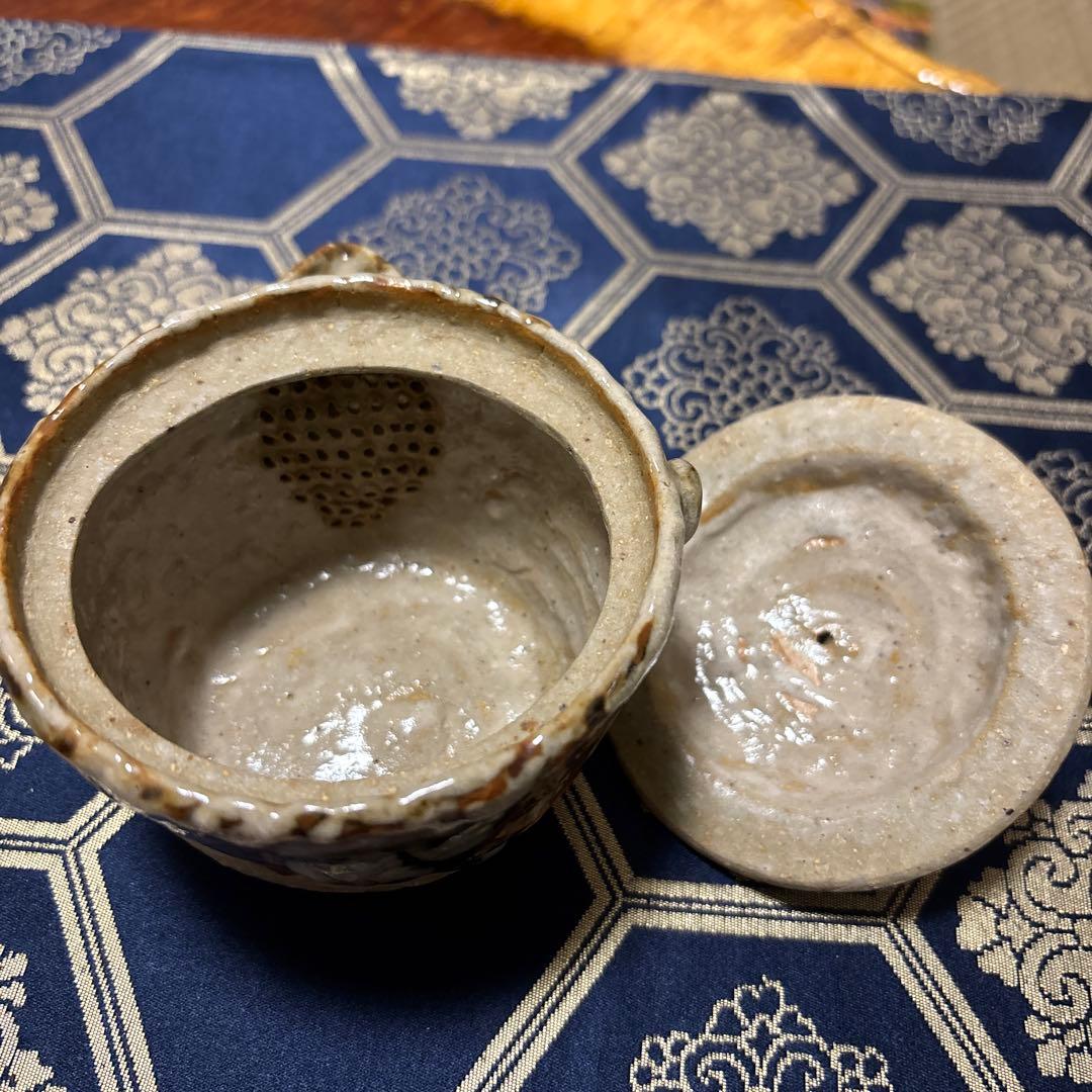 C*C様 蓋付き陶器 署名入り