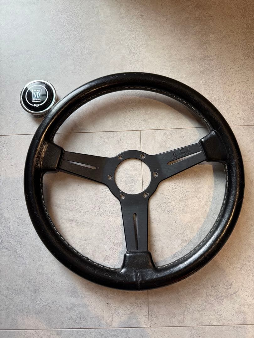 ナルディステアリング　　黒レザー
