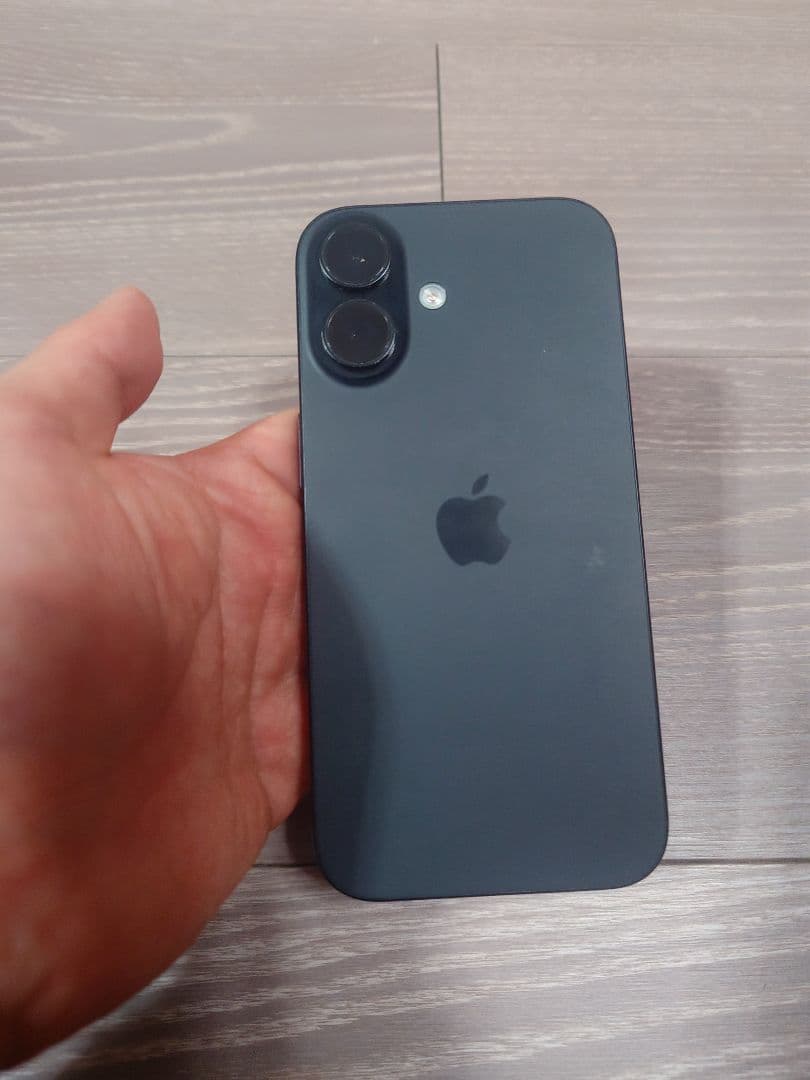 美品　Apple iPhone 16 ブラック 256GB