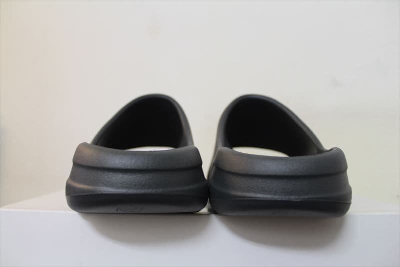 未使用 adidas YEEZY SLIDE DARK ONYX