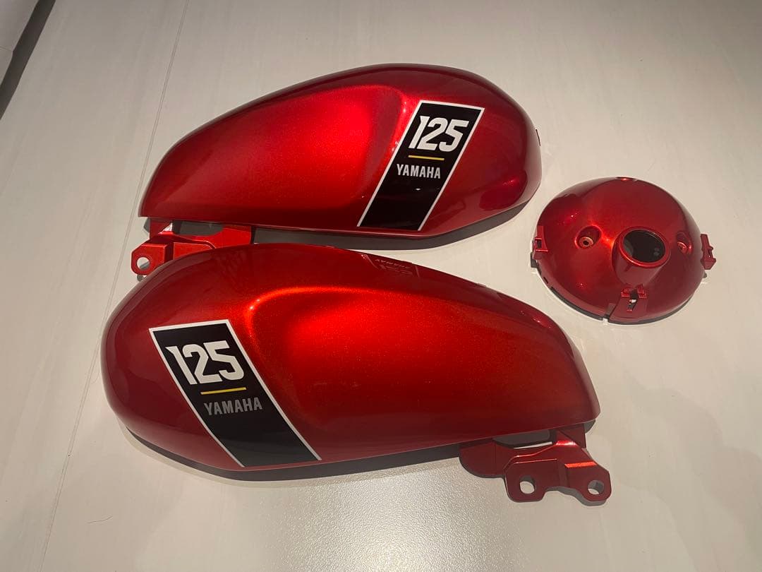 XSR125 タンクカバー ライトカバー 新品未使用