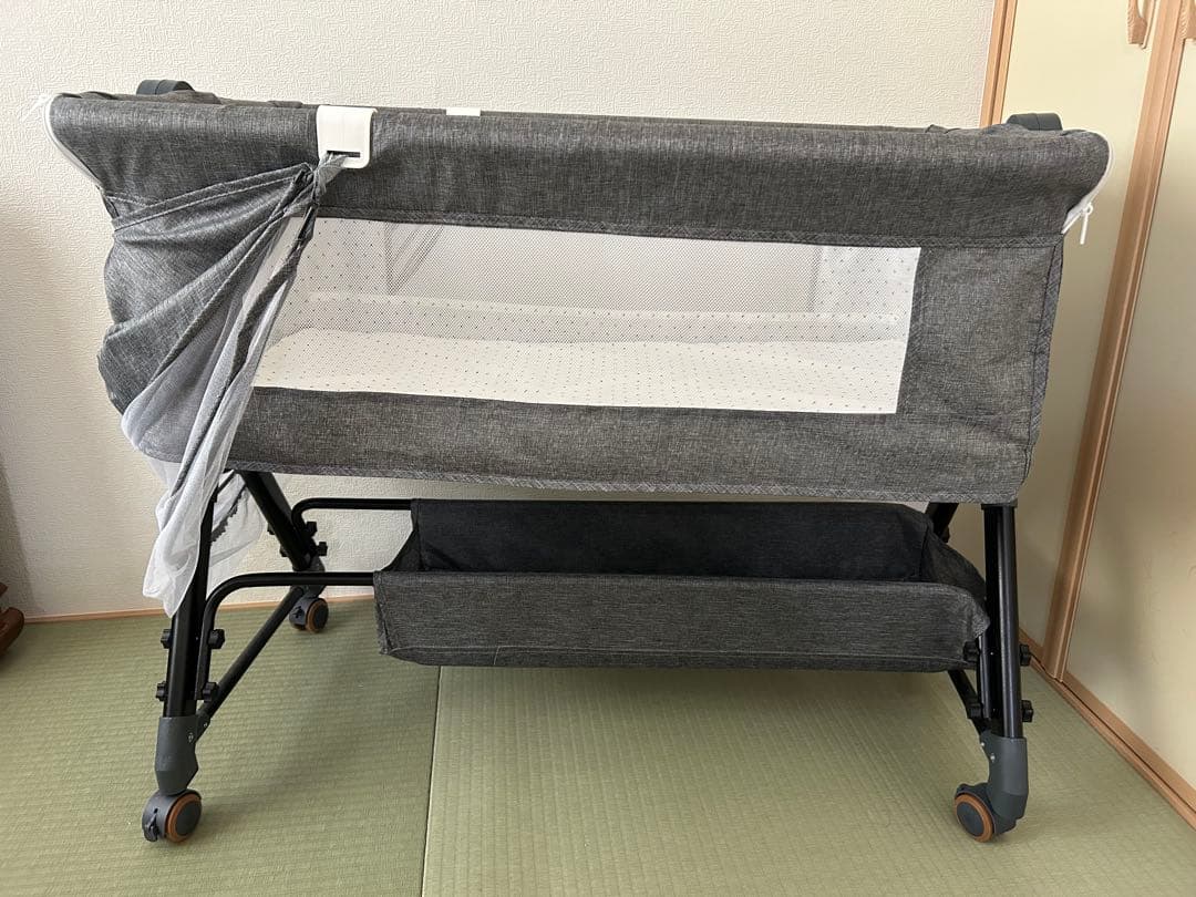 ベビーベッド　移動式ゆりかごベッド