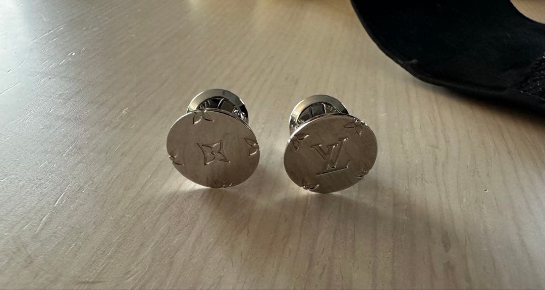 新品未使用 ルイヴィトン LV LOUIS VUITTON カフス ボタン