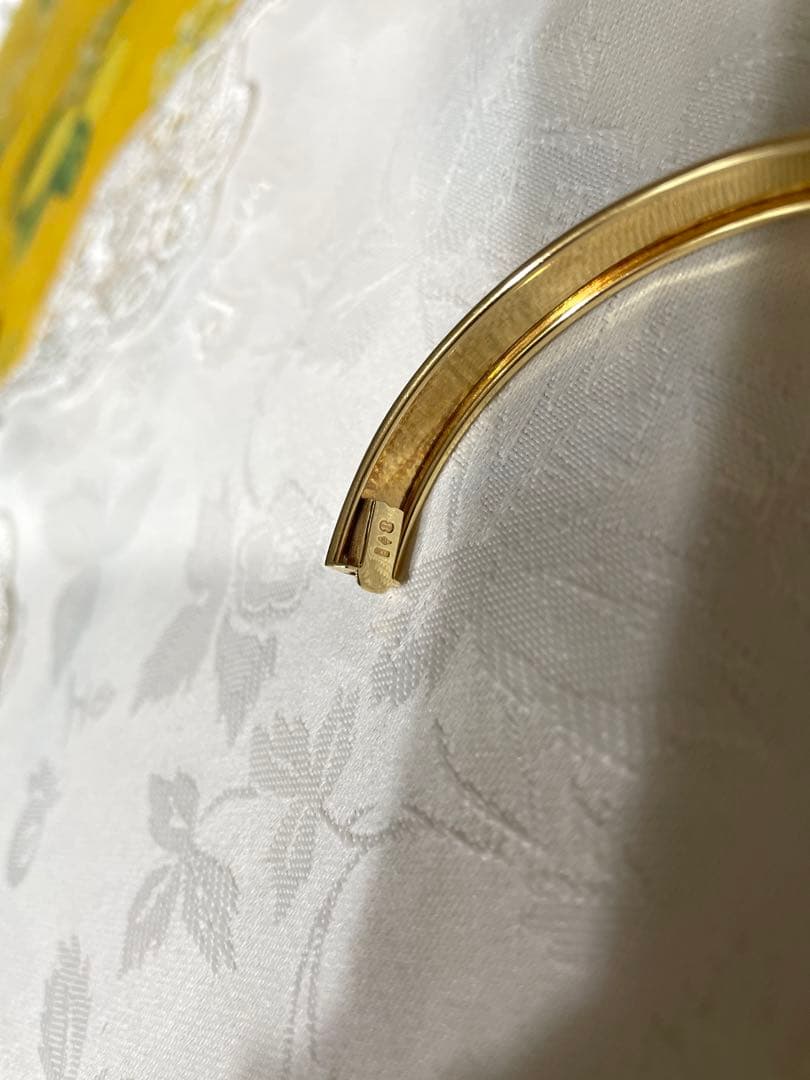 ウノアエレ　k18 ゴールドエングレーブバングル　四葉