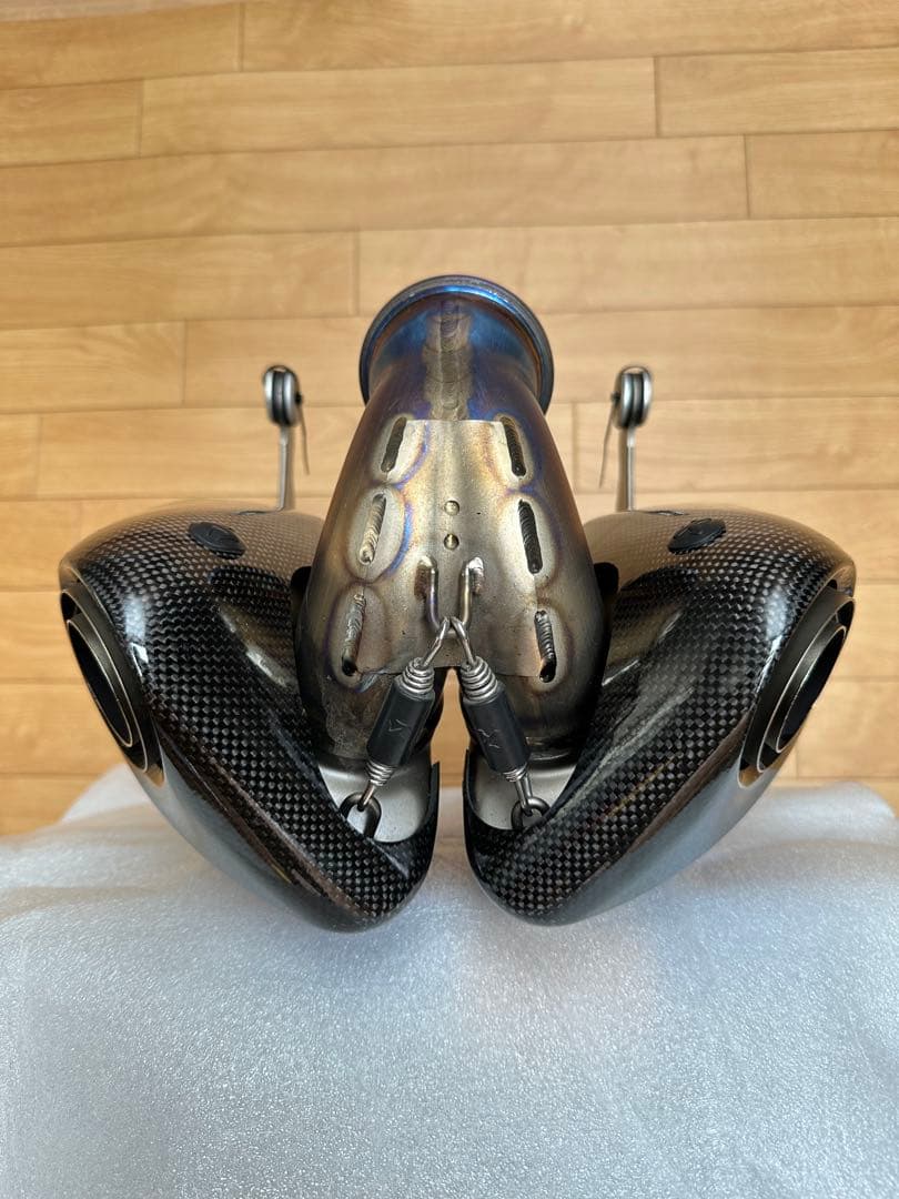 アクラポヴィッチ ドゥカティ パニガーレv2 2020年型