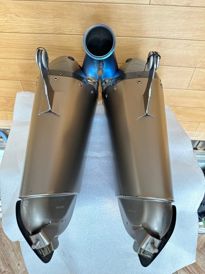 アクラポヴィッチ ドゥカティ パニガーレv2 2020年型