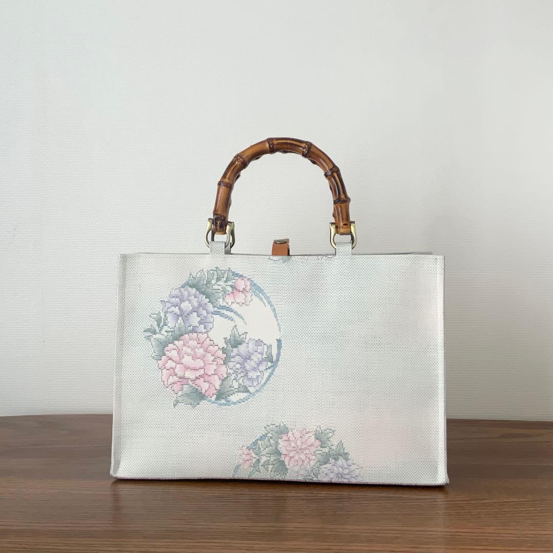 大島紬　霞に浮かぶ牡丹花丸文　リメイク　バンブーハンドルバッグ　浅型マチ広め