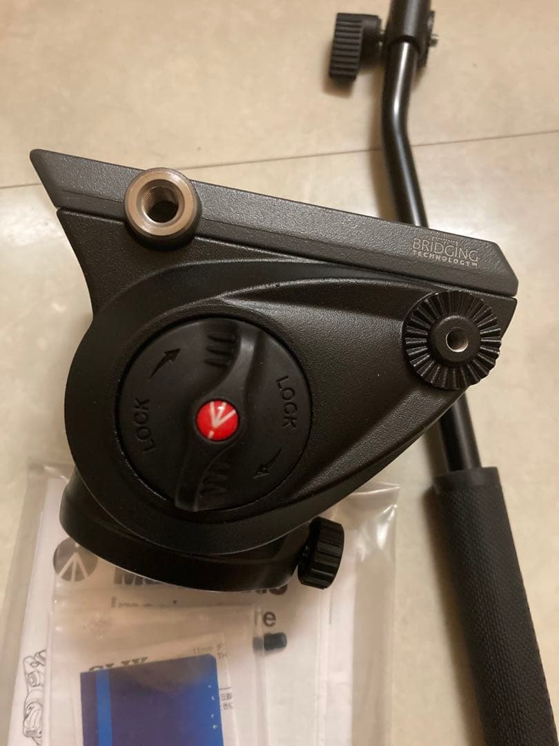 マンフロット MVH500AH Fluid Video Head with F…