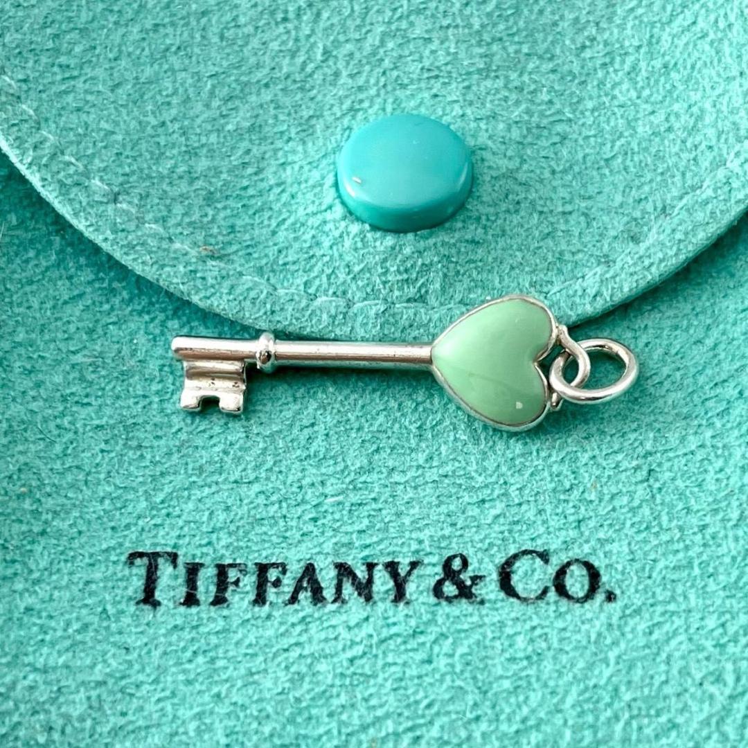 ティファニー ハート キー 鍵 エナメル ペンダントトップ XE1fe