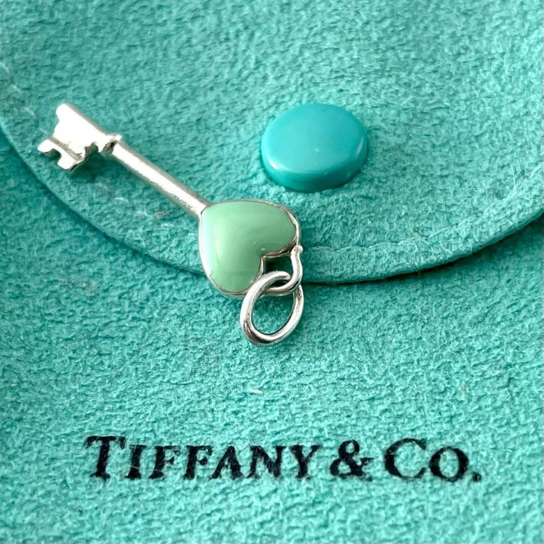 ティファニー ハート キー 鍵 エナメル ペンダントトップ XE1fe