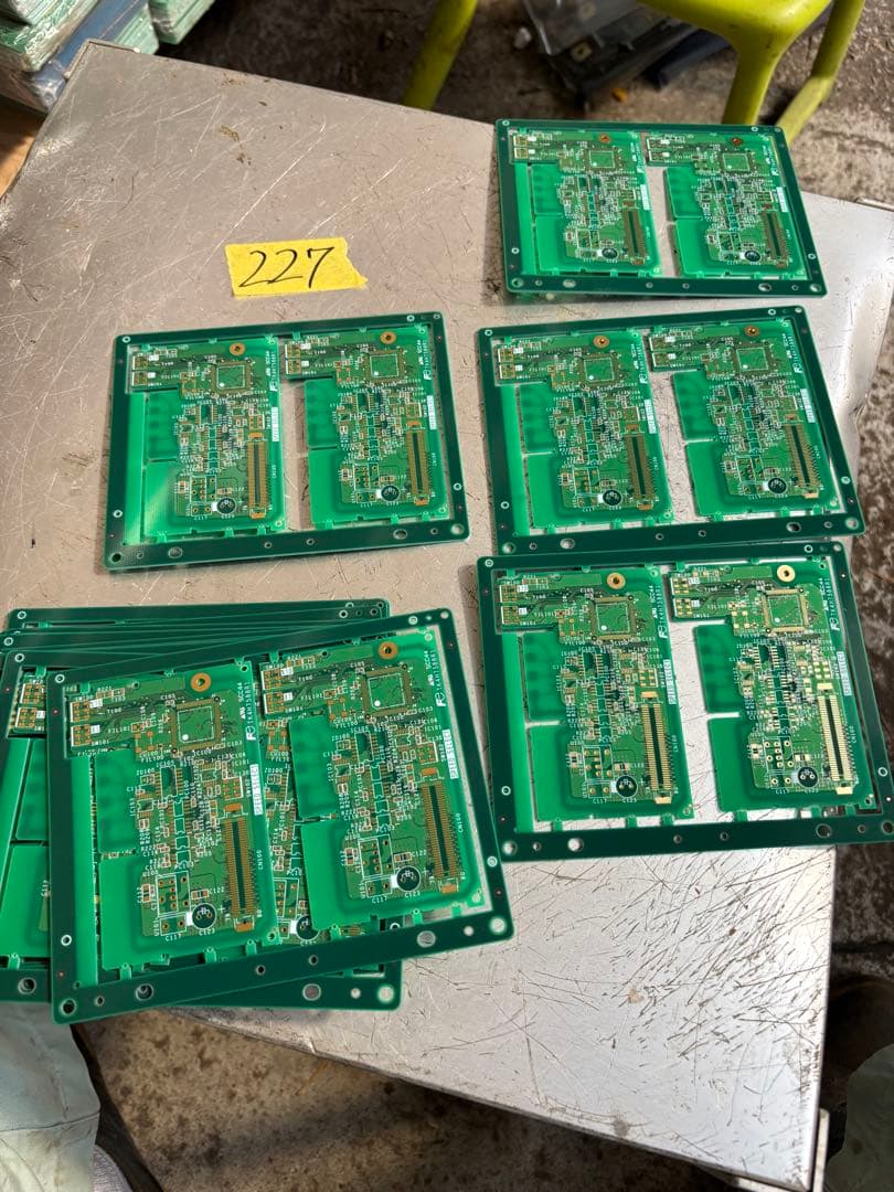 (約1キロ=25枚)ジャンク品。電磁基盤 。マザーボード。新品同様。未使用。