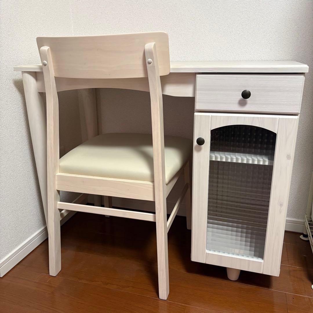 ニトリ　白デスク