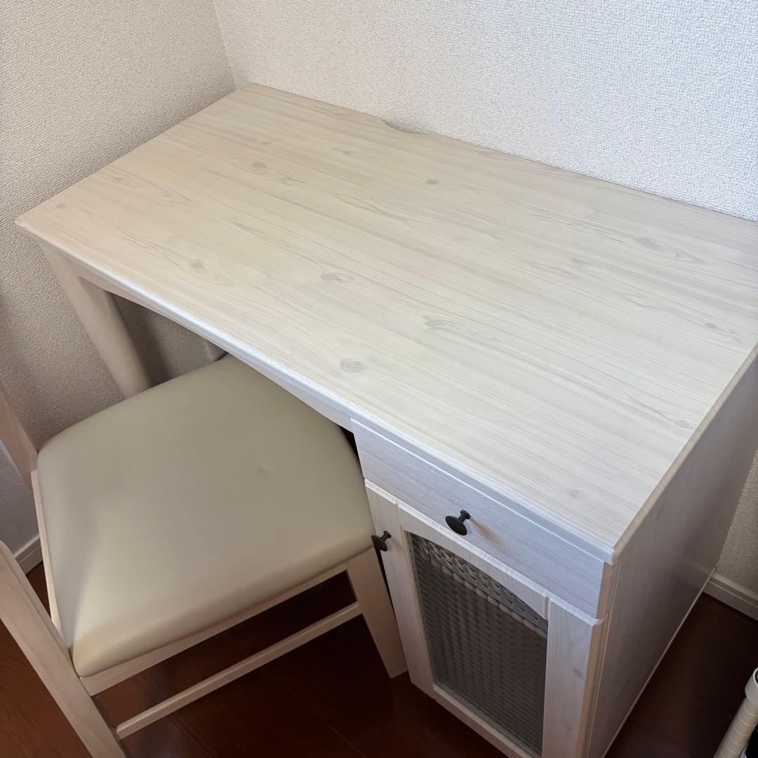 ニトリ　白デスク