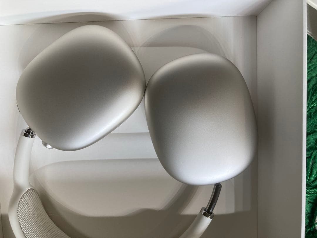 AirPods Max (USB-C) スターライト　2世代