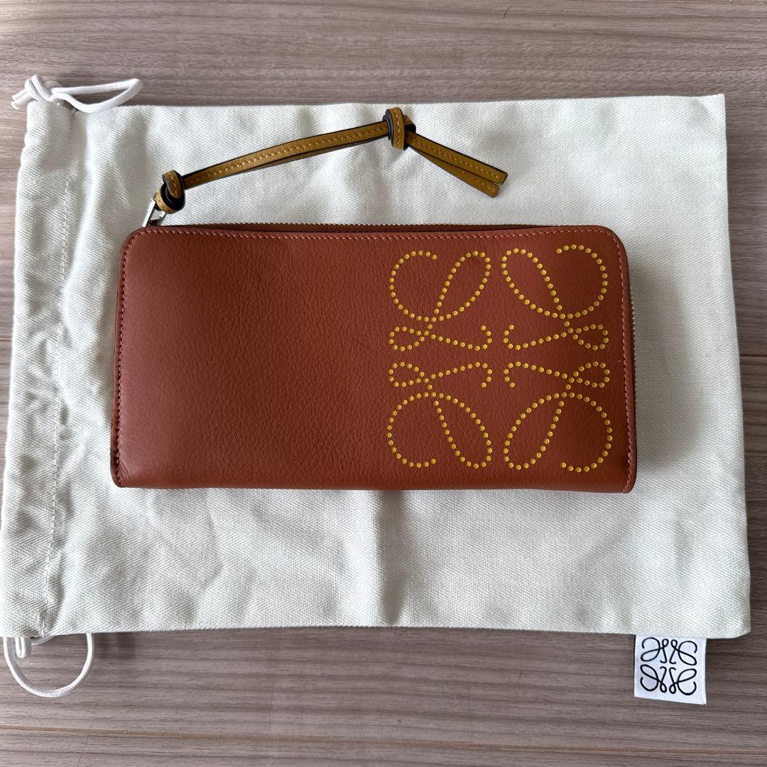 LOEWE ラウンドジップ長財布