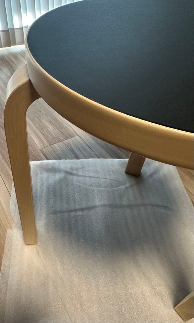 artekアルテックスツール60Stool3本脚ブラック リノリウム2024年製