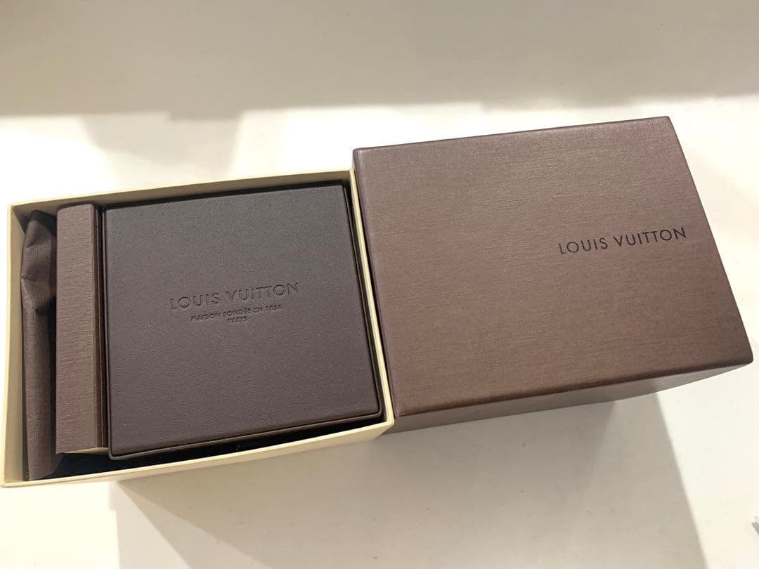 ルイヴィトン　レディース　腕時計　ホワイト　白　人気　おしゃれ　正規品　本物