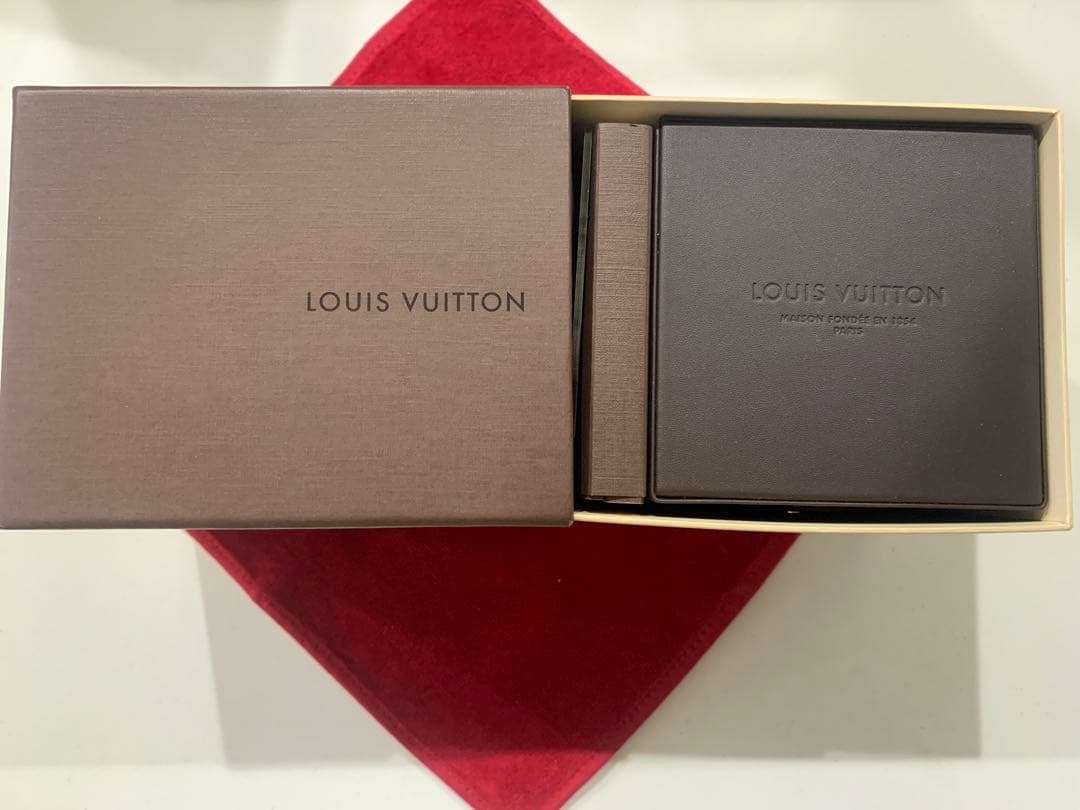 ルイヴィトン　レディース　腕時計　ホワイト　白　人気　おしゃれ　正規品　本物