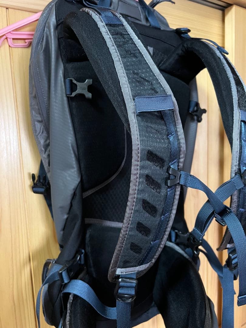 Burton ［ak］インクライン 20Lバックパック