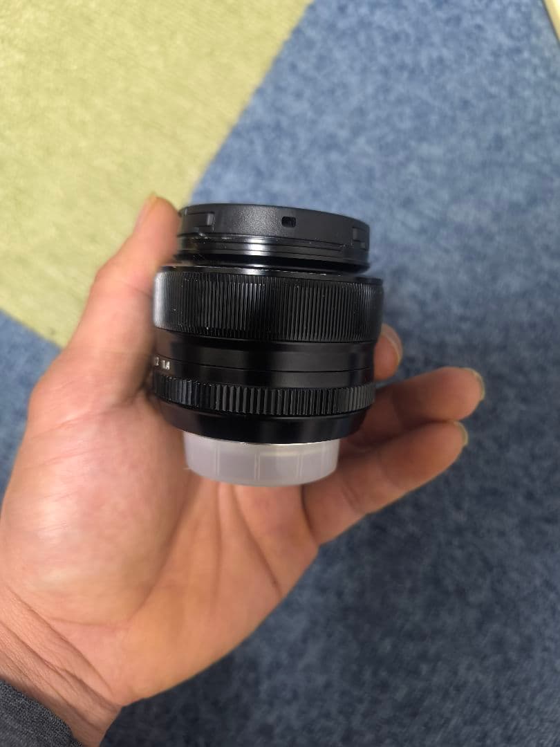 FUJIFILMのレンズ XF35mm F1.4 R です。