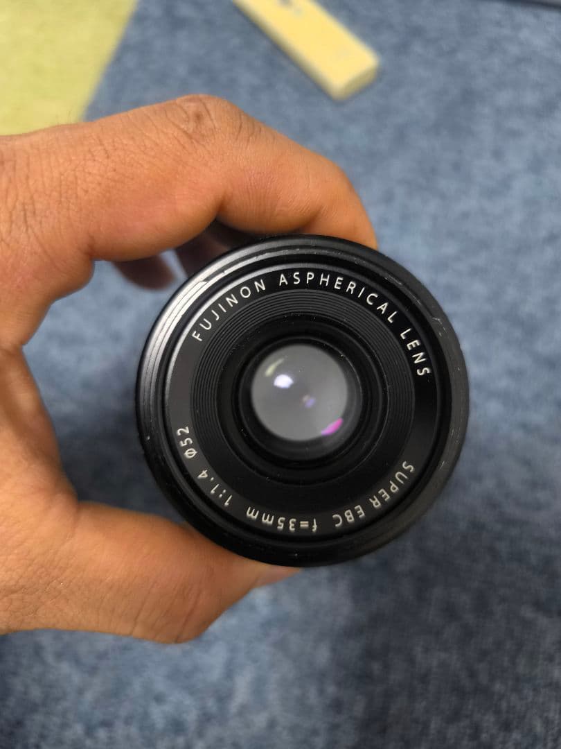 FUJIFILMのレンズ XF35mm F1.4 R です。