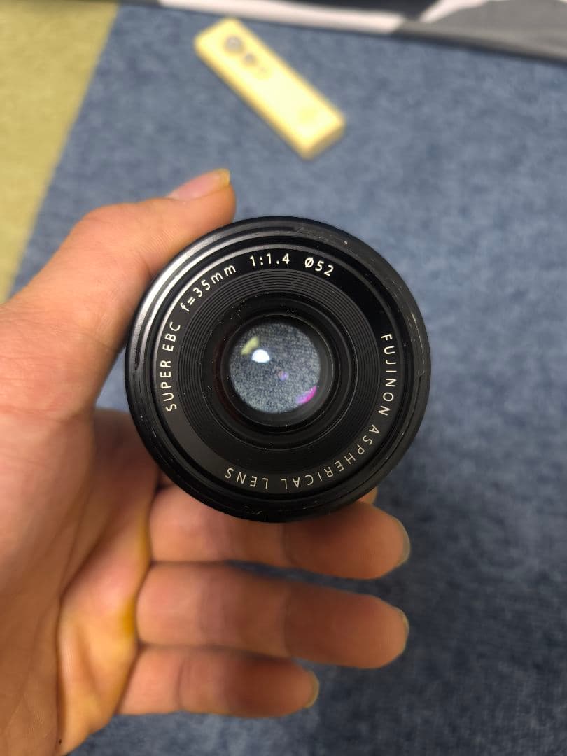 FUJIFILMのレンズ XF35mm F1.4 R です。