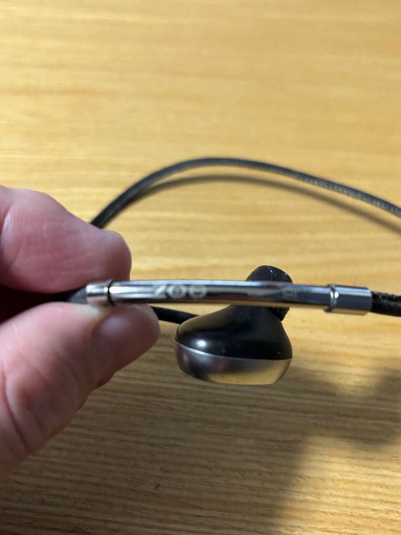 【美品】EOZ ONE ワイヤレスイヤホン シルバー