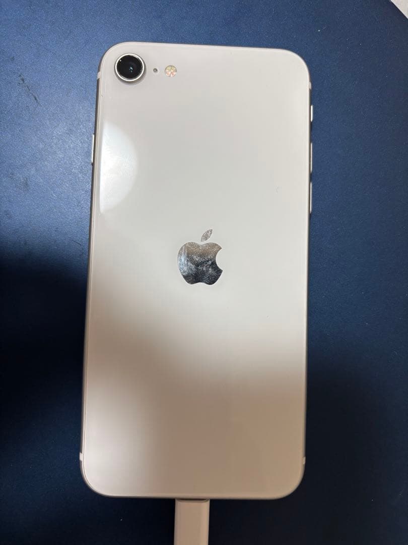 Apple iPhone SE ホワイト 本体　液晶上部画面割あり