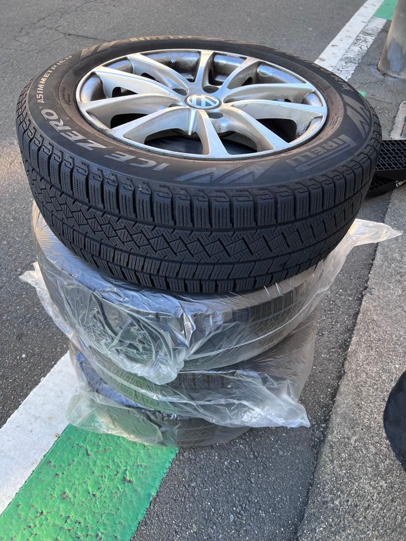 205/60 R16 スタッドレスタイヤ&アルミホイール
