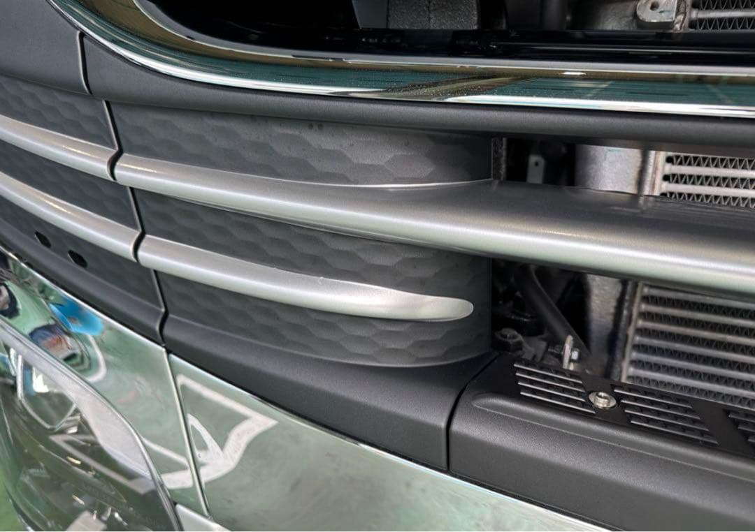 シルバー　 4段グリル　新型　FUSO スーパーグレート　ステッカー　出張可能