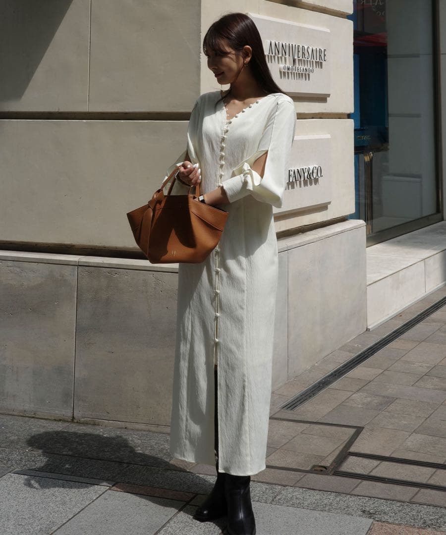 新品タグ付 Aimeine ループボタンバックオープンIライン　ワンピース 黒