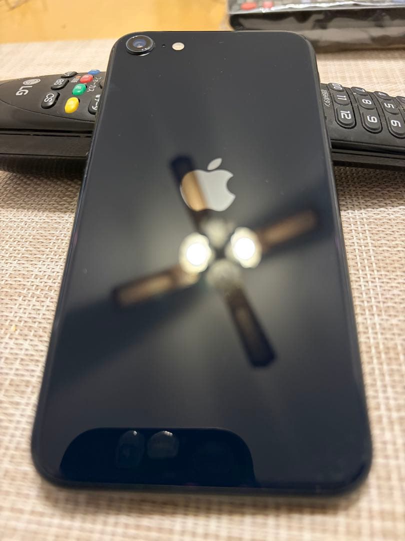 スマートフォン本体 Apple iPhone SE 64GB