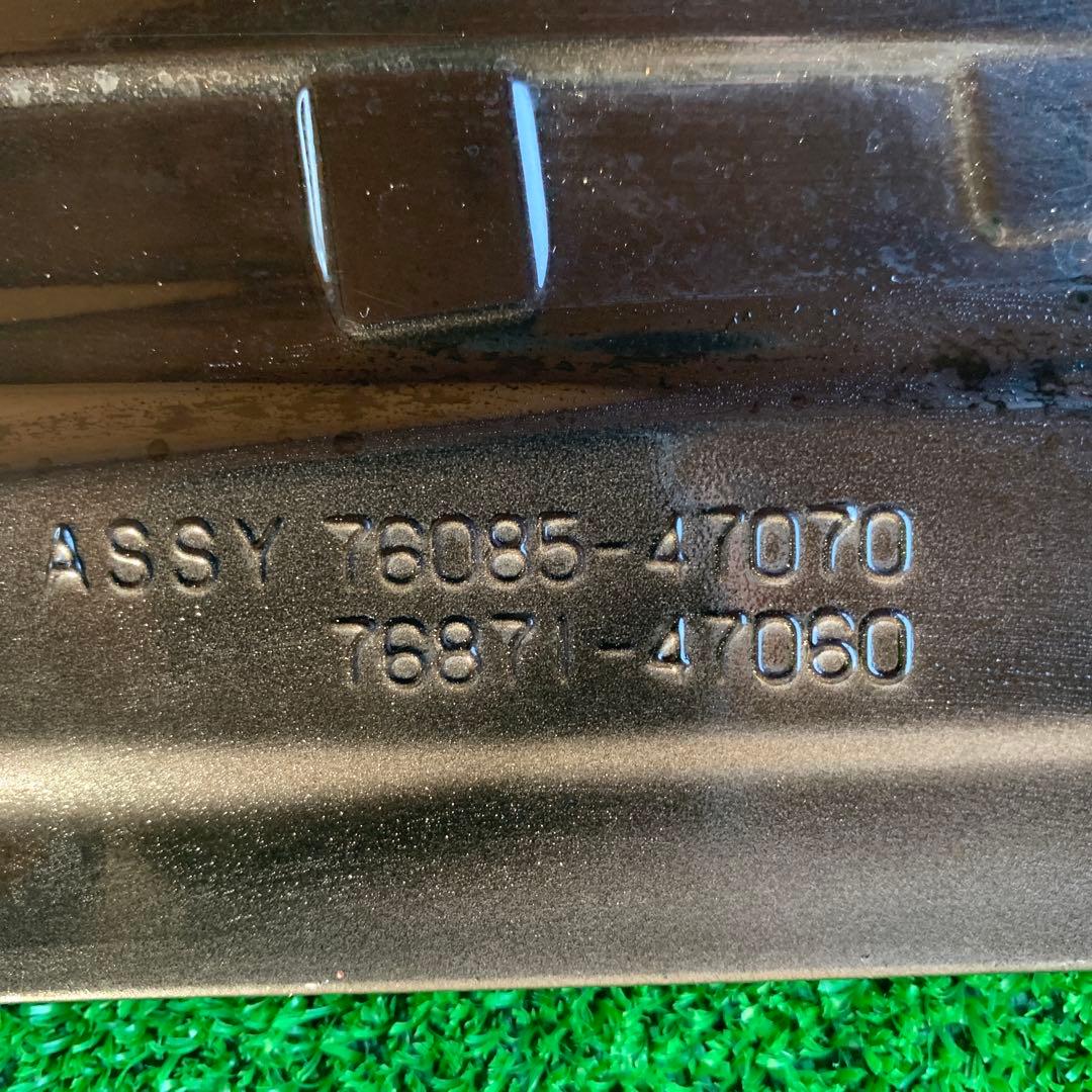 トヨタ　プリウス 30 後期　純正リアウィングハイマウント付き　ブラック　中古品