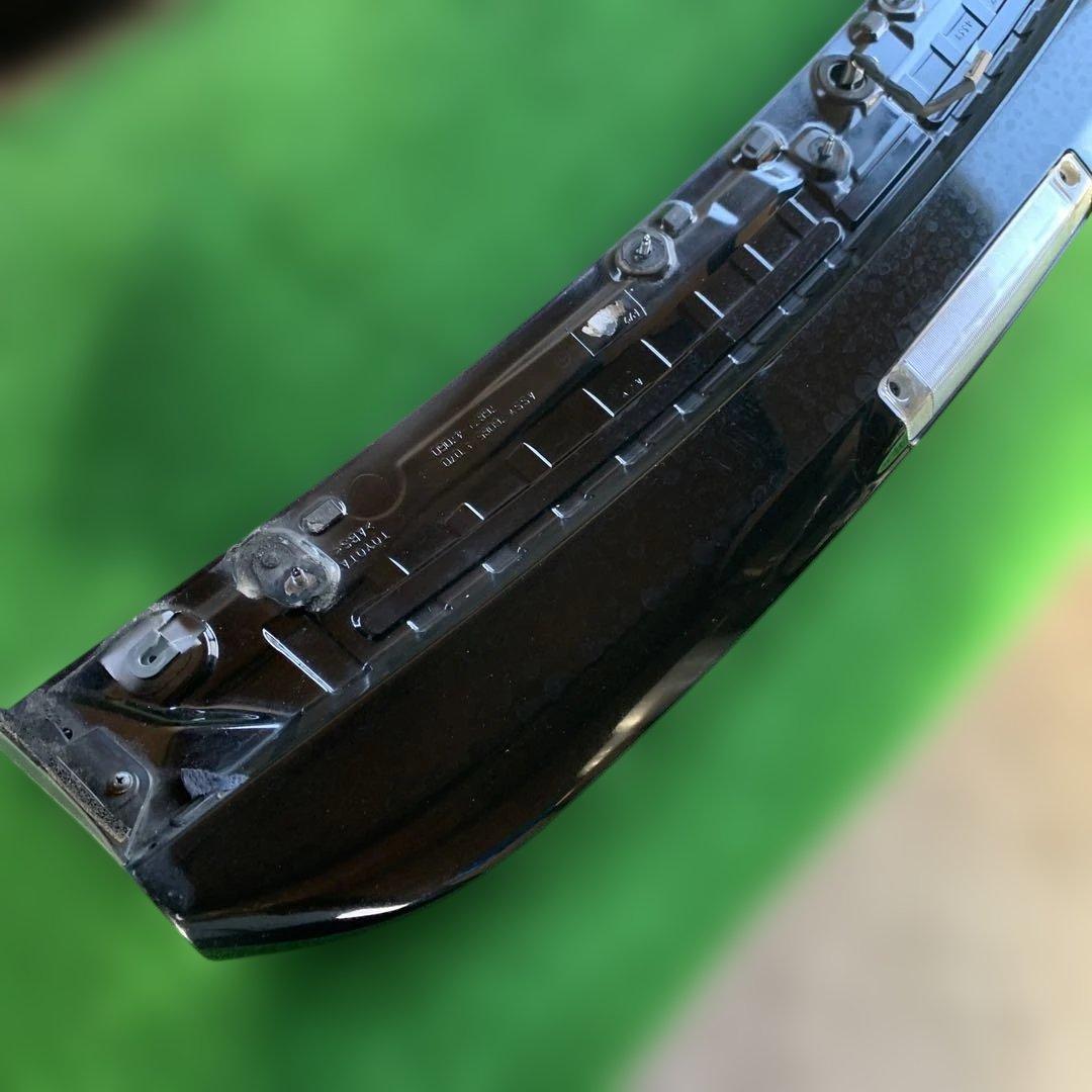 トヨタ　プリウス 30 後期　純正リアウィングハイマウント付き　ブラック　中古品