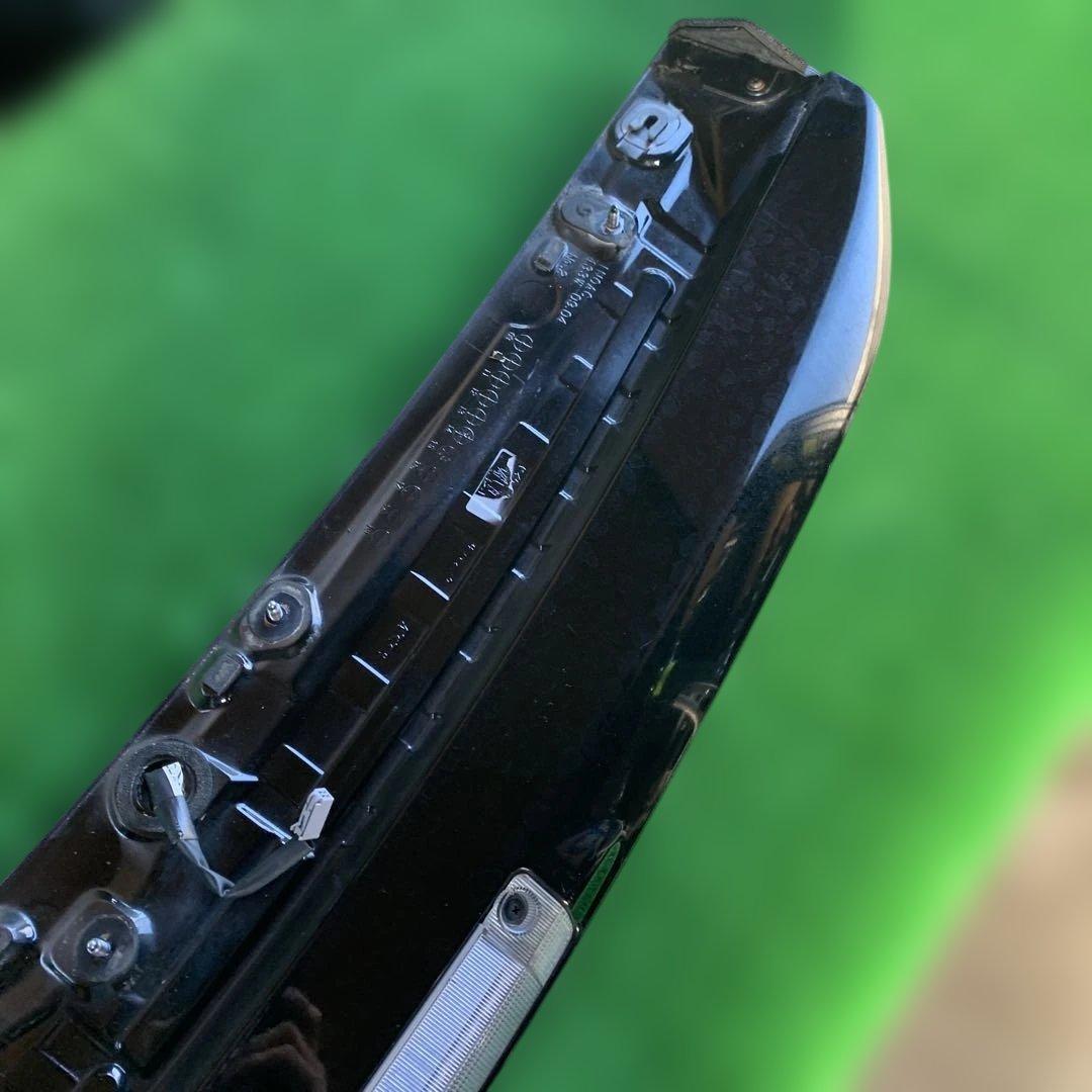 トヨタ　プリウス 30 後期　純正リアウィングハイマウント付き　ブラック　中古品