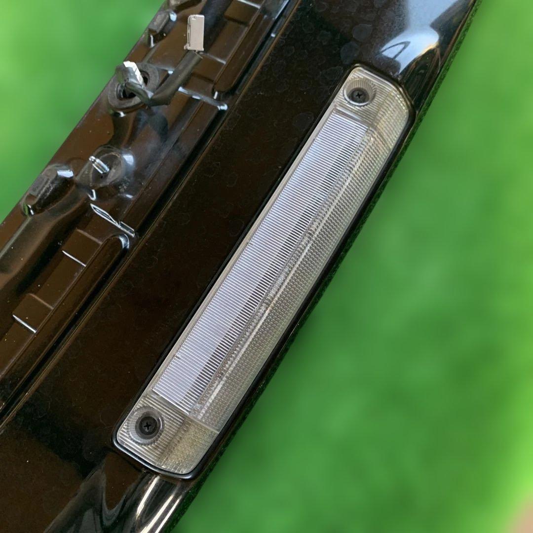 トヨタ　プリウス 30 後期　純正リアウィングハイマウント付き　ブラック　中古品