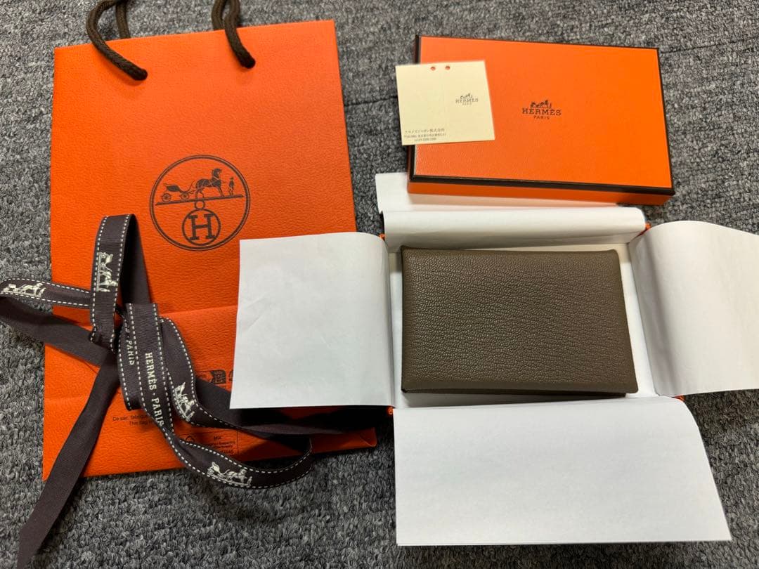 【新品未使用】HERMES エルメス カルヴィ カードケース　エトゥープ