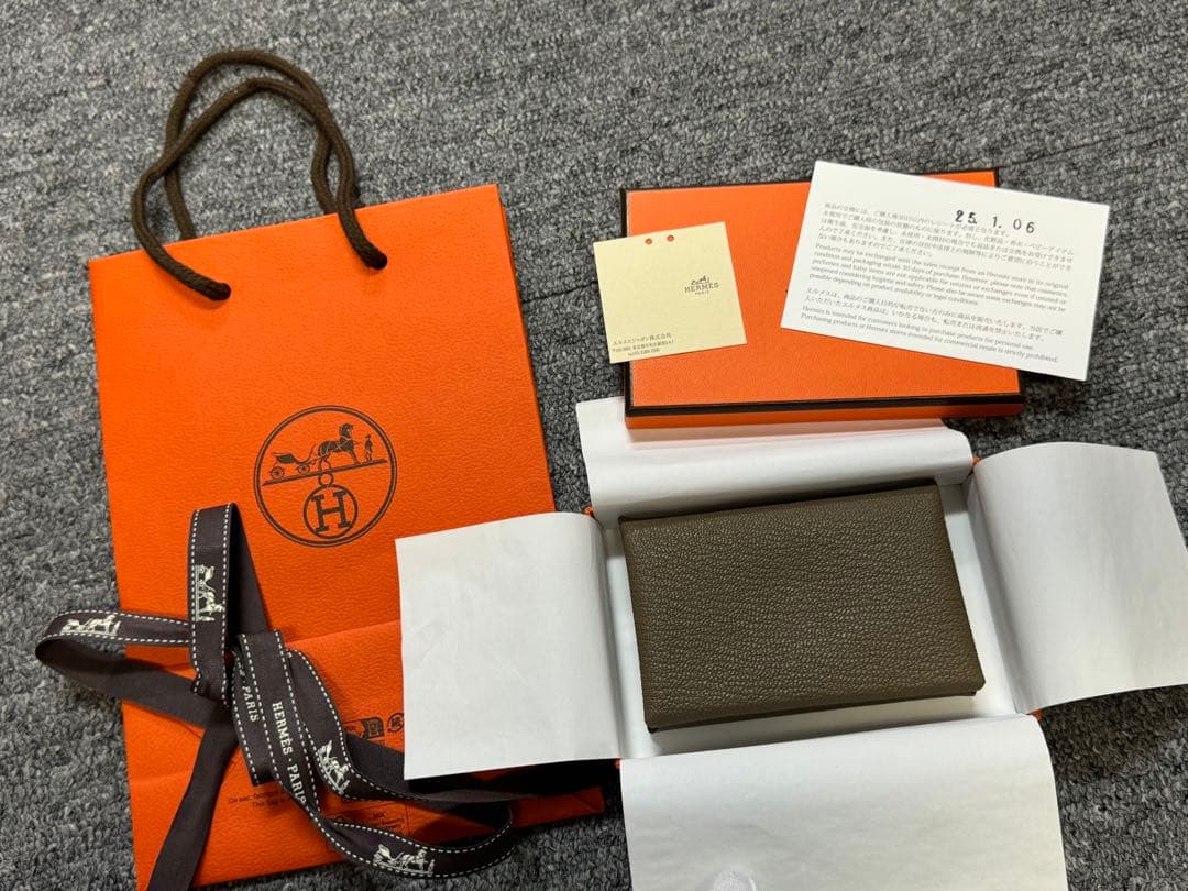 【新品未使用】HERMES エルメス カルヴィ カードケース　エトゥープ
