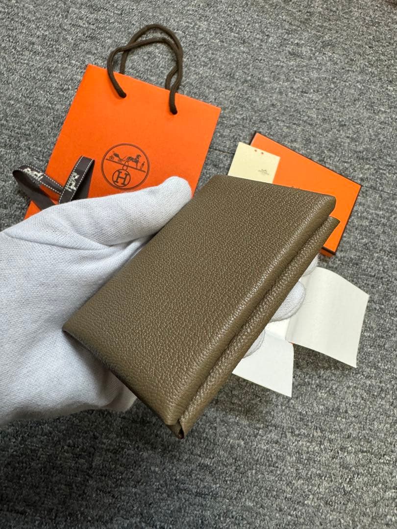 【新品未使用】HERMES エルメス カルヴィ カードケース　エトゥープ