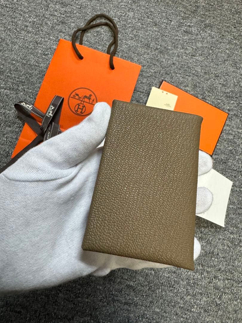 【新品未使用】HERMES エルメス カルヴィ カードケース　エトゥープ