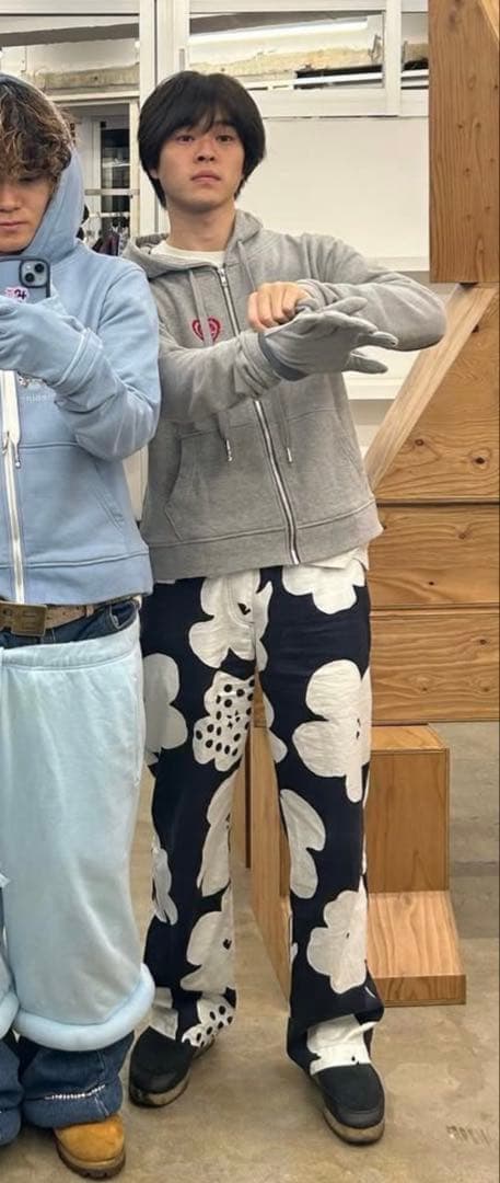 ポーカーズあつむ着用　FORMA 花柄　イージーパンツ