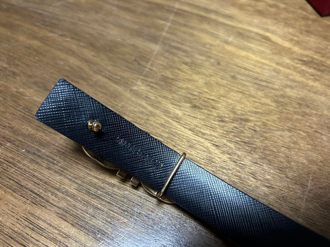 美品フェラガモ　レディース　リバーシブル　ベルト　赤レッド　黒ブラック　ゴールド