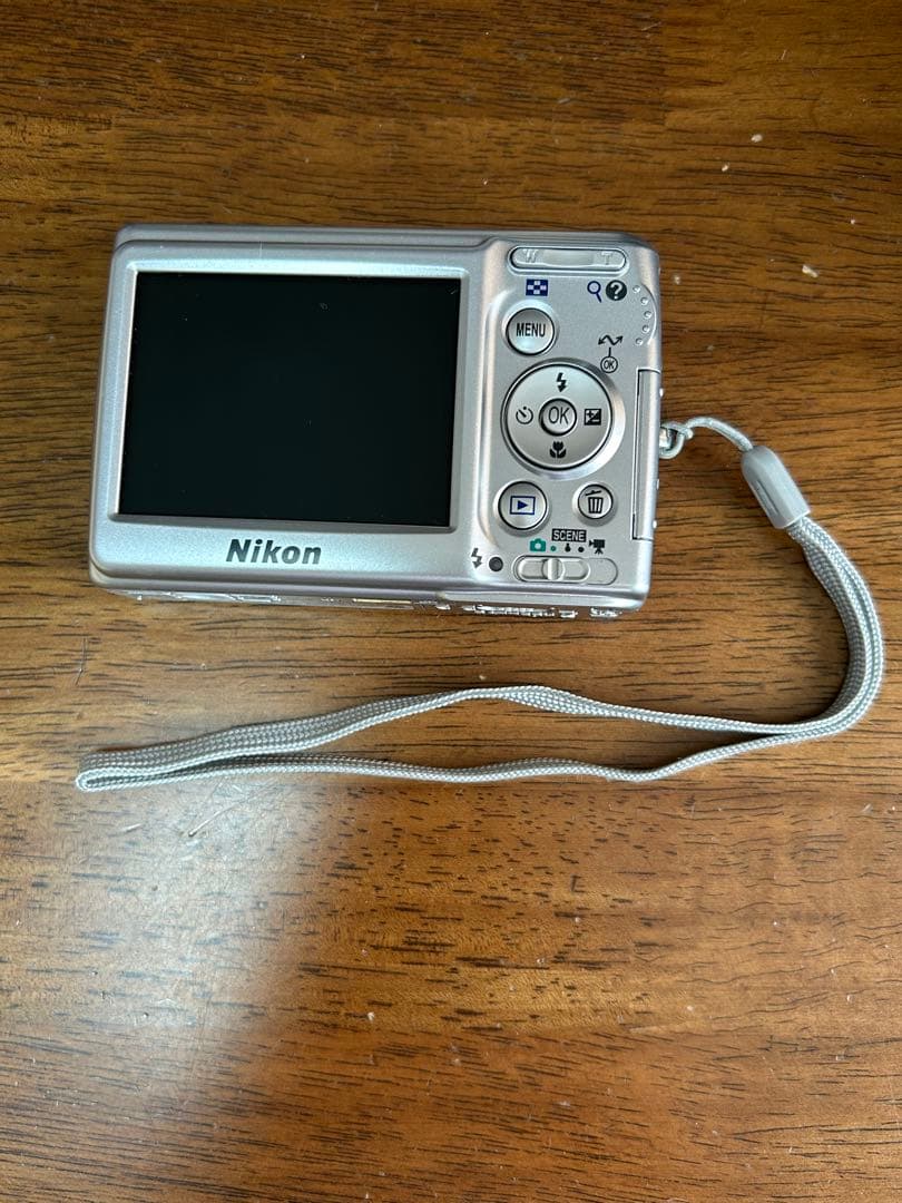 Nikon COOLPIX L12 シルバー デジタルカメラ