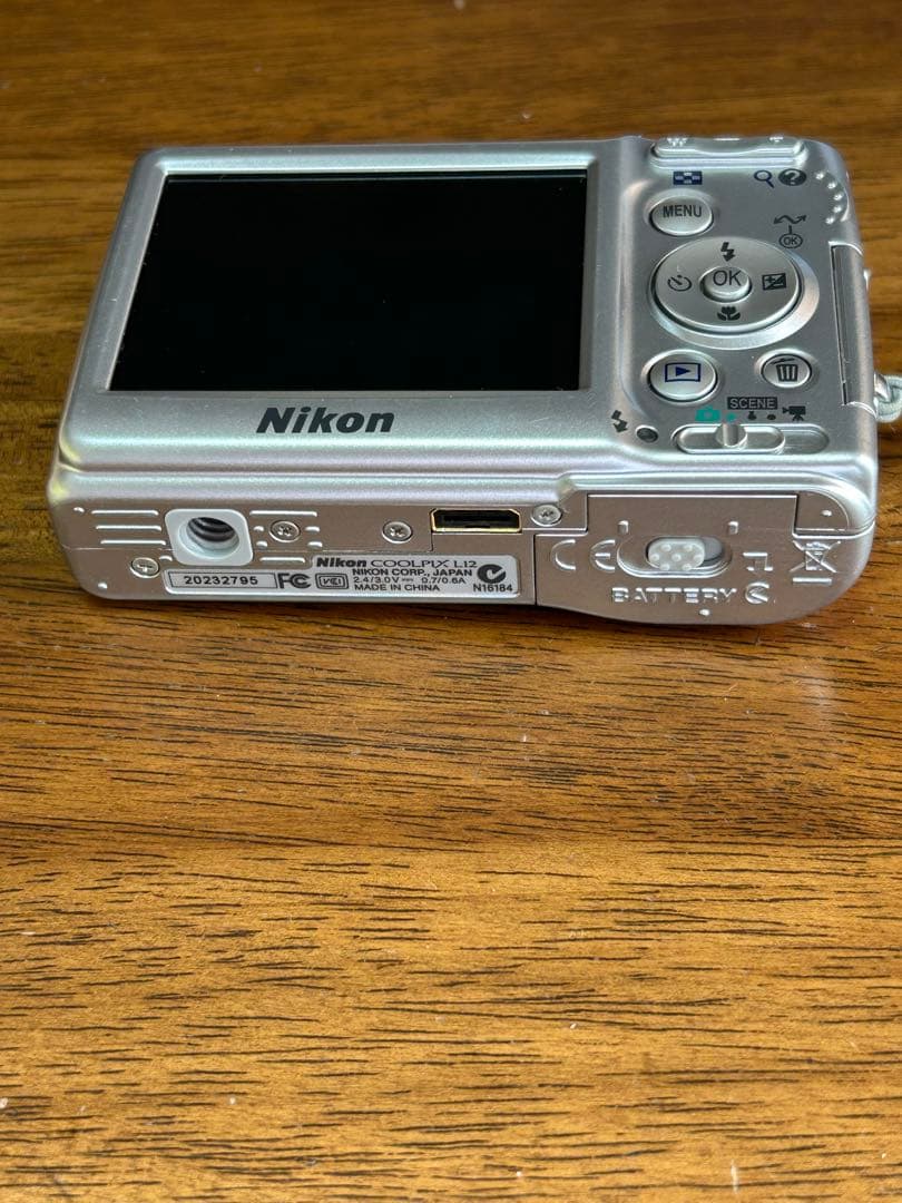 Nikon COOLPIX L12 シルバー デジタルカメラ