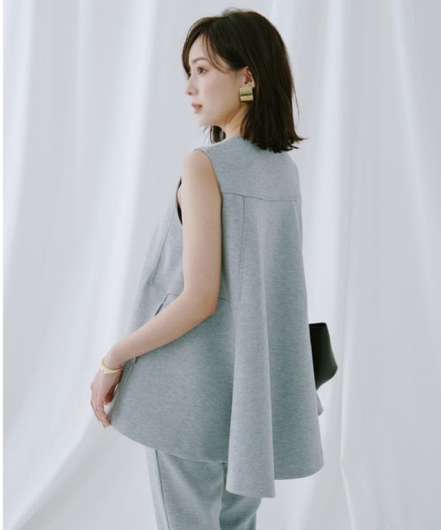 【美品】タックフレアカットベスト グレー アニュアンス