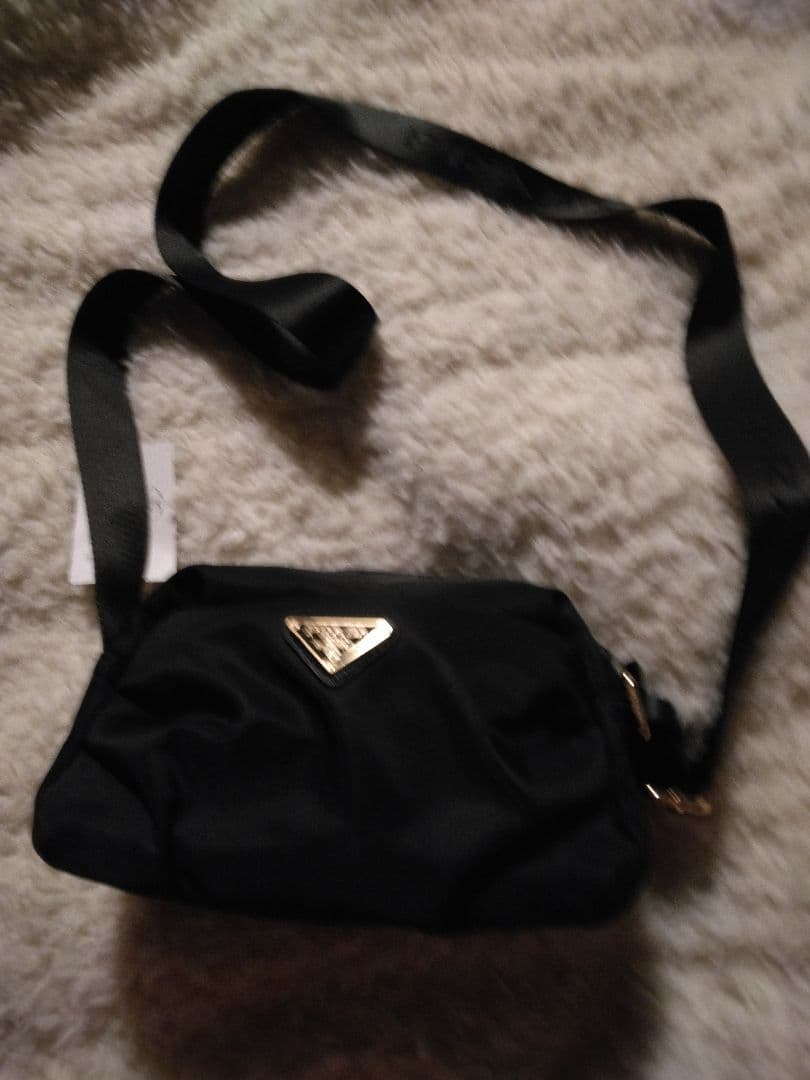 プラダノベルティショルダーバッグ新品タグ付き、値下げしました、