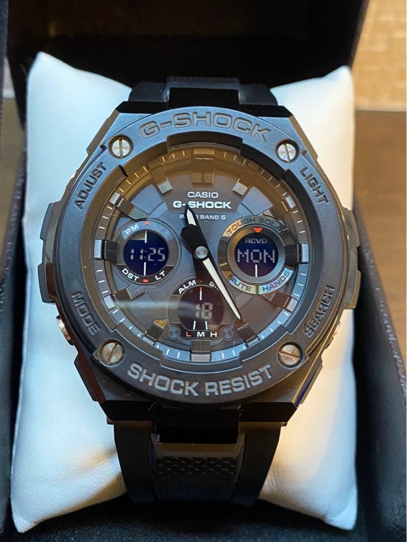 【極美品】CASIO G-SHOCK　GST-W100G-1BJF 電波時計