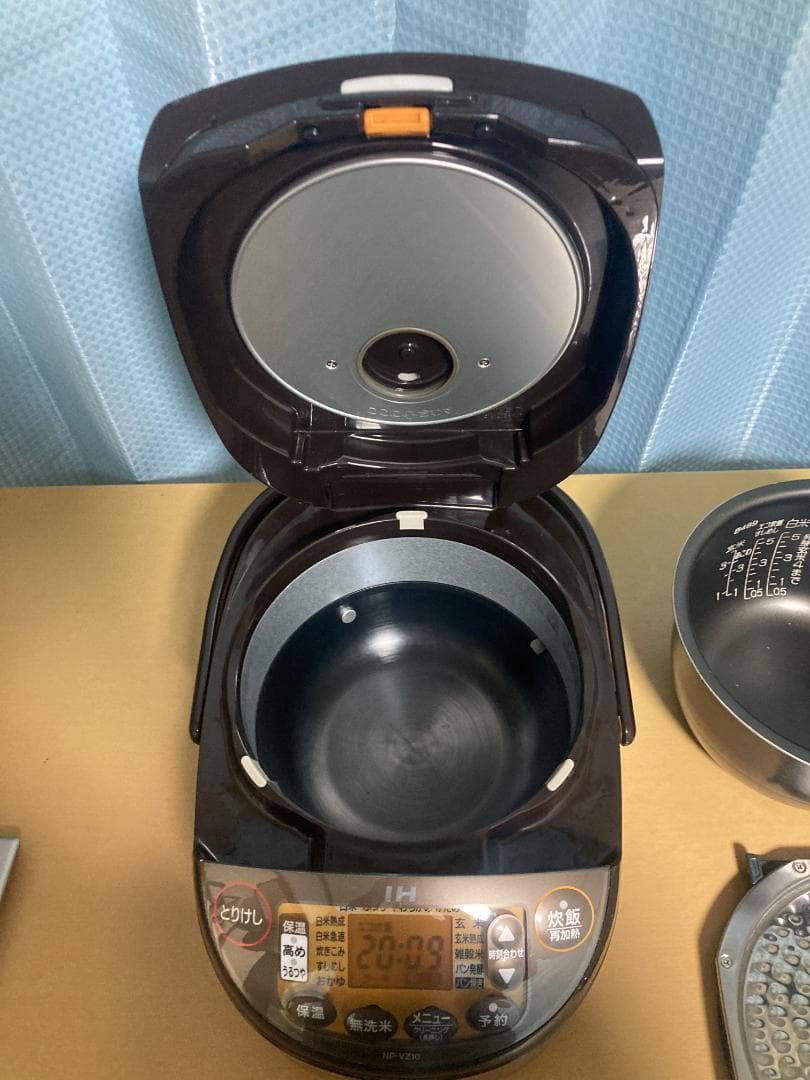 ★★2019 年製 Zojirushi NP-VZ10 炊飯器 5.5合★001