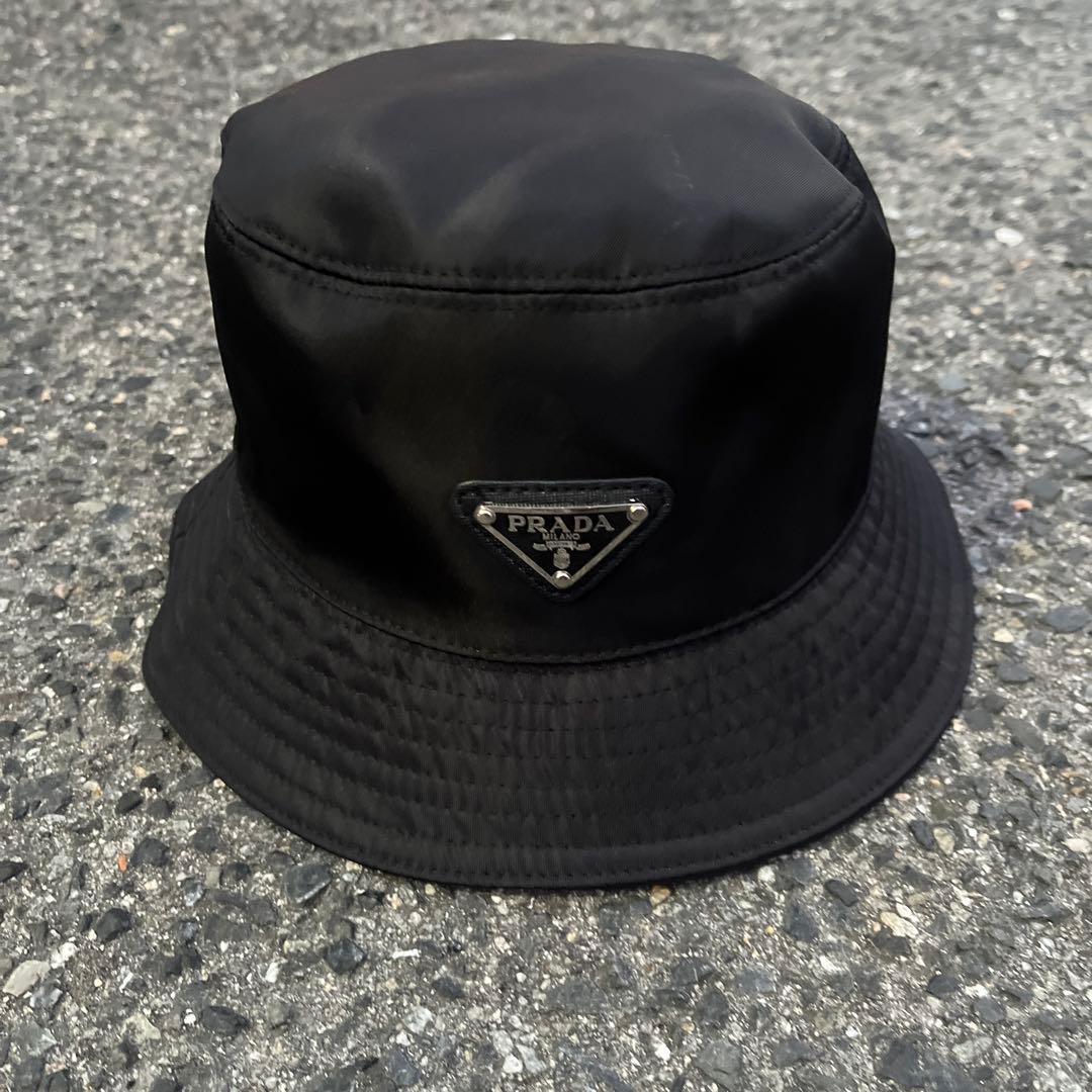 PRADA バケットハット プレートロゴ